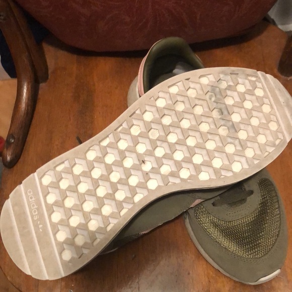 Barely worn Adidas shoes - Picture 3 of 3